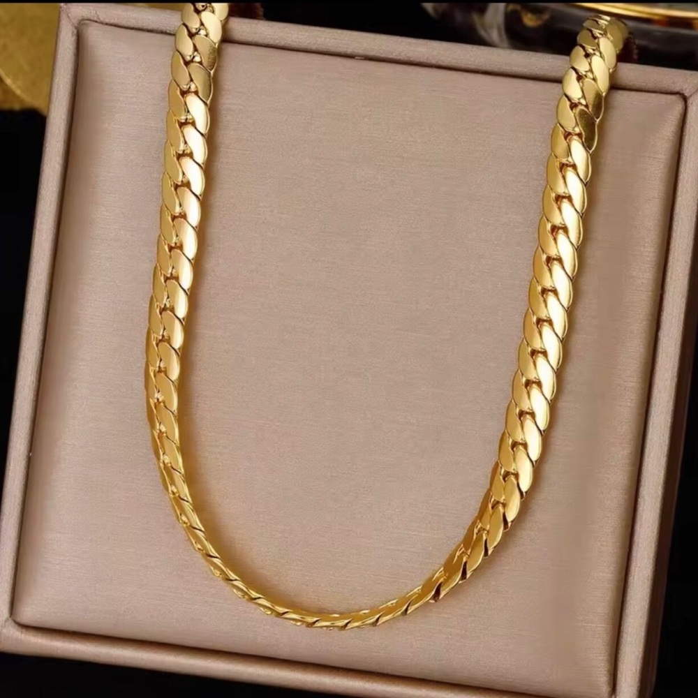 22” Classic Gold-Tone Flat Curb Chain Necklace